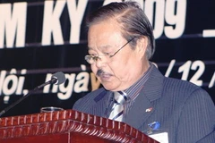 Nghệ sỹ nhân dân Trọng Khôi phát biểu tại buổi khai mạc Đại hội đại biểu toàn quốc Hội nghệ sỹ sân khấu Việt Nam lần thứ VII ngày 7/12/2009. (Ảnh: Phương Hoa/TTXVN)