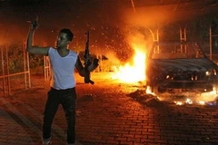 Tòa lãnh sự Mỹ ở Benghazi bị phóng hỏa tối 11/9. (Nguồn: AFP/Getty)