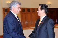 Thủ tướng Nguyễn Tấn Dũng tiếp Phó Chủ tịch thứ nhất Hội đồng Nhà nước và Hội đồng Bộ trưởng nước Cộng hòa Cuba. (Ảnh: Đức Tám/TTXVN)