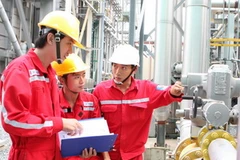 Kiểm tra hệ thống đo đếm điện năng tại Nhà máy điện Nhơn Trạch 1. (Ảnh: Hà Thái/TTXVN)