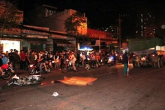 TP.HCM: Va chạm với xe máy, đôi nam nữ bị xe ben cán chết