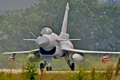 Trung Quốc bắt đầu sản xuất hàng loạt máy bay chiến đấu J-10B