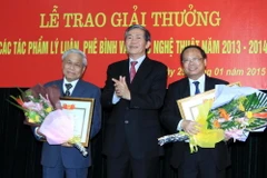 Trao thưởng các tác phẩm lý luận, phê bình văn học năm 2013-2014