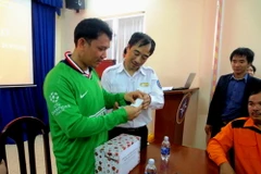 Bàn giao bếp trưởng tàu Bulk Jupiter cho Đại sứ quán Philippines