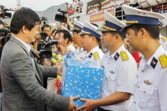 Bộ Tư lệnh Vùng 3 thăm, chúc Tết quân dân đảo Cồn Cỏ và Lý Sơn