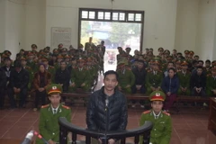 Hòa Bình: Bắt đầu xét xử 35 bị cáo mua bán 540 bánh heroin