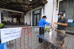 Hà Nội phong tỏa chung cư HH02A Ecolake View ở quận Hoàng Mai. (Ảnh: Thành Đạt/TTXVN)