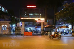 Bệnh viện Phổi Hà Nội cách ly tạm thời (ảnh chụp lúc 22h ngày 25/7/2021). (Ảnh: Hoàng Hiếu/TTXVN)