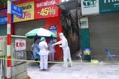Hà Nội phong tỏa ngõ 172 Lò Đúc. (Ảnh: Hoàng Hiếu/TTXVN)