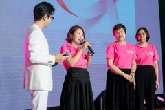Những câu chuyện được các 'chiến binh hồng' chia sẻ tại buổi lễ phát động. (Ảnh: PV/Vietnam+)