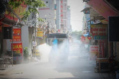 Việt Nam vượt mốc 10.000 ca bệnh và nỗ lực “ghìm cương” COVID-19