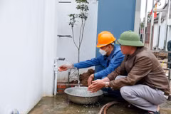 Đường ống cung cấp nước sạch cho các hộ gia đình tại Hà Nội. (Ảnh: Minh Quyết/TTXVN)