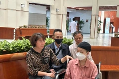 Sau 3 tuần điều trị tích cực, bệnh nhân hoàn toàn tỉnh táo và được ra viện. (Ảnh: PV/Vietnam+)