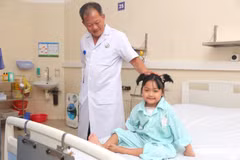 Sau 3 tuần phẫu thuật, bệnh nhi đã hồi phục sức khỏe rất tốt. (Ảnh: PV/Vietnam+)