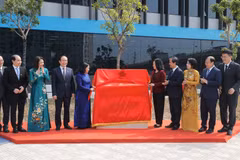 Ủy ban nhân dân Thành phố Hà Nội tổ chức lễ Khánh thành và gắn biển Bệnh viện Nhi Hà Nội. (Ảnh: Minh Quyết/Vietnam+)