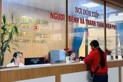 Nơi đón tiếp người bệnh khám chữa bệnh bảo hiểm y tế tại Trung tâm Y tế huyện Thanh Sơn, tỉnh Phú Thọ. (Ảnh: PV/Vietnam+)