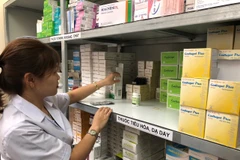 Nhiều loại thuốc và sinh phẩm y tế đã được Bộ Y tế gia hạn thêm. (Ảnh: TTXVN/Vietnam+)