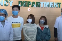 Các bệnh nhân trong ngày ra viện. (Ảnh: PV/Vietnam+)