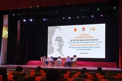 Các đại biểu và chuyên gia thảo luận tại buổi lễ. (Ảnh: PV/Vietnam+)