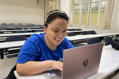 Tiêu Phương Anh tại phòng học của Trường Đại học Khoa học Xã hội và Nhân văn. (Ảnh: PV/Vietnam+)