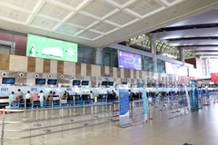 Lượng hành khách qua sân bay Nội Bài giảm sâu do dịch COVID-19. (Ảnh: Huy Hùng/TTXVN)