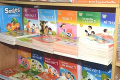 Sách giáo khoa sẽ được bổ sung vào danh mục hàng hóa, dịch vụ do Nhà nước định giá. (Ảnh minh họa: CTV)