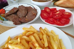 Chế độ dinh dưỡng hợp lý sẽ nhanh chóng giúp cải thiện các chức năng cho cơ thể. (Ảnh: PV/Vietnam+)