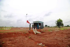 Lực lượng Biên phòng ở biên giới để ngăn chặn người qua lại trái phép. (Ảnh: Thanh Tân/TTXVN)