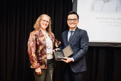 Phó giáo sư Trần Xuân Bách được Hiệp hội lớn nhất Thế giới về Đánh giá Kinh tế Y tế trao giải thưởng Nghiên cứu xuất sắc ISPOR 2023. (Ảnh: PV/Vietnam+)