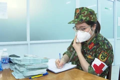 Trong cuộc chiến sinh tử, nhiều người dân cũng đã được cứu sống nhờ quyết định táo bạo và sáng tạo của các bác sỹ quân y. (Ảnh: PV/Vietnam+)
