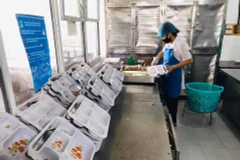 Hoạt động cung cấp suất ăn tại Bệnh viện Nội tiết Trung ương. (Ảnh: BVCC)