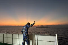 Bình minh chiến sỹ: Những người nối “trái tim” đất liền với Trường Sa