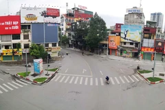 Đường phố Hà Nội vắng lặng trong những ngày giãn cách xã hội. (Ảnh: Thanh Tùng/TTXVN)
