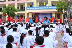 Tuyên truyền về việc tham gia bảo hiểm y tế cho học sinh/sinh viên. (Ảnh: PV/Vietnam+)