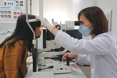 Các bệnh nhân khám, điều trị tại Bệnh viện Mắt Cao Nguyên, thành phố Pleiku, tỉnh Gia Lai. (Ảnh: Hoài Nam/TTXVN)