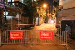 Ngõ 651 Minh Khai bị phong tỏa do có nhiều ca mắc COVID-19 (Nguồn: TTXVN)