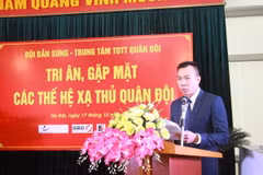 Hoàng Xuân Vinh phát biểu trong buổi gặp mặt các thế hệ xạ thủ quân đội hôm 17/12 vừa qua. (Ảnh: Quý Lượng)