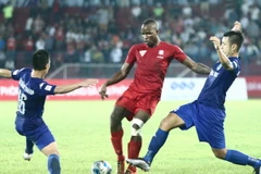 Stevens (áo đỏ) không được gọi lên tuyển Jamaica đợt này. (Ảnh: Minh Chiến/Vietnam+)