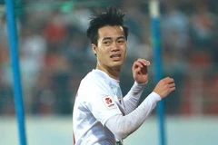 Văn Toàn chỉ nhận án phạt rất nhẹ vì một lỗi khá giống Văn Quyết. (Ảnh: Zing)