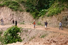 Đường Đồng Mậm dài 20km nối liền thôn Đồng Mậm với phần còn lại của xã Sơn Hải, giúp Đồng Mậm thoát khỏi thế cô lập về giao thông trên đường bộ. (Ảnh: Minh Chiến/Vietnam+)i