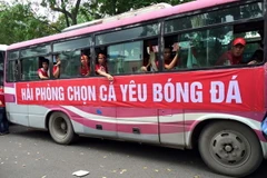 Một băng rôn có nội dung chính trị trong trận Hà Nội T&T gặp Hải Phòng ở vòng 9 V-League vừa qua. (Ảnh: Zing)
