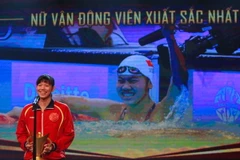 Huấn luyện viên Đặng Anh Tuấn rất nghiêm khắc với Ánh Viên. (Ảnh: Đăng Huỳnh/Vietnam+)