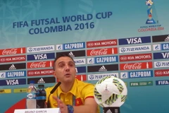 Huấn luyện viên Bruno Garcia và lần họp báo cuối cùng của Futsal Việt Nam tại World Cup. (Ảnh: VFF)