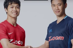 Công Phượng bên cạnh siêu sao Nhật Bản Shinji Kagawa. (Ảnh chụp màn hình)