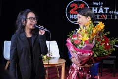 Ca sỹ Mỹ Linh và con gái Mỹ Anh tại lễ công bố dự án. (Ảnh: NVCC)