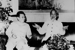 Chủ tịch Hồ Chí Minh và Chủ tịch Kaysone Phomvihane. (Nguồn: Ảnh tư liệu)