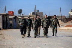 Binh sỹ Syria tuần tra tại thị trấn Tal Jabin, phía bắc thành phố Aleppo ngày 3/2 sau khi giành lại quyền kiểm soát thành phố này. (Nguồn: AFP/TTXVN)