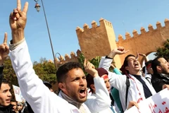Người dân Maroc tham gia biểu tình. (Nguồn: AP)