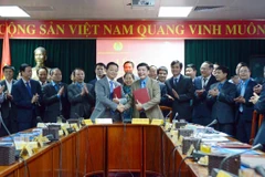 Lễ ký kết chương trình phối hợp giữa Bộ Tài nguyên-Môi trường và Tổng Liên đoàn Lao động Việt Nam. (Ảnh: H.V/Vietnam+)