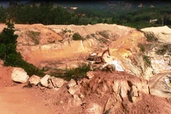 Bài 3: Hàng loạt quả đồi bị đào bới, tan hoang 'vàng trắng’ cao lanh